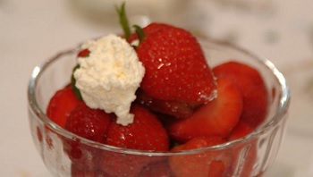 strawberries and ricotta cream strawberries and ricotta cream
